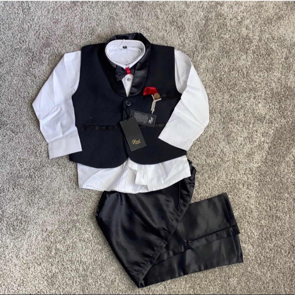 NWT - Toddler Boy -🤩 4 Piece Tuxedo Suit - Size 5T